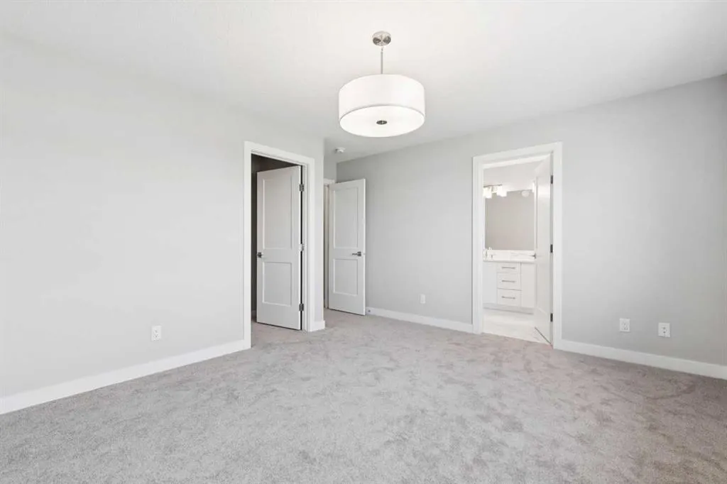 215 Greenwich Drive NW