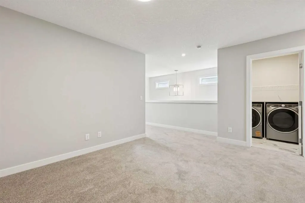 215 Greenwich Drive NW