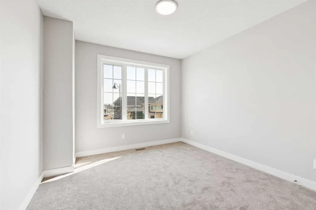 215 Greenwich Drive NW