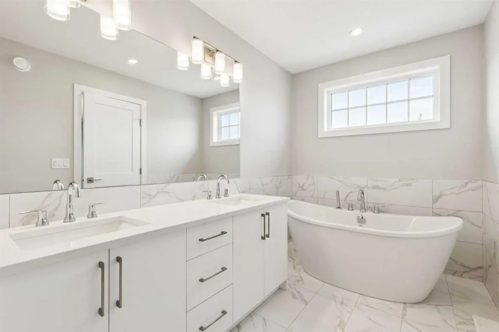 215 Greenwich Drive NW
