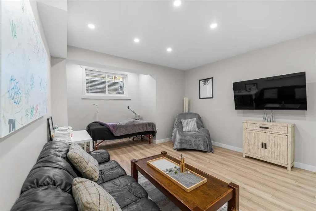 231 Evansglen Circle NW