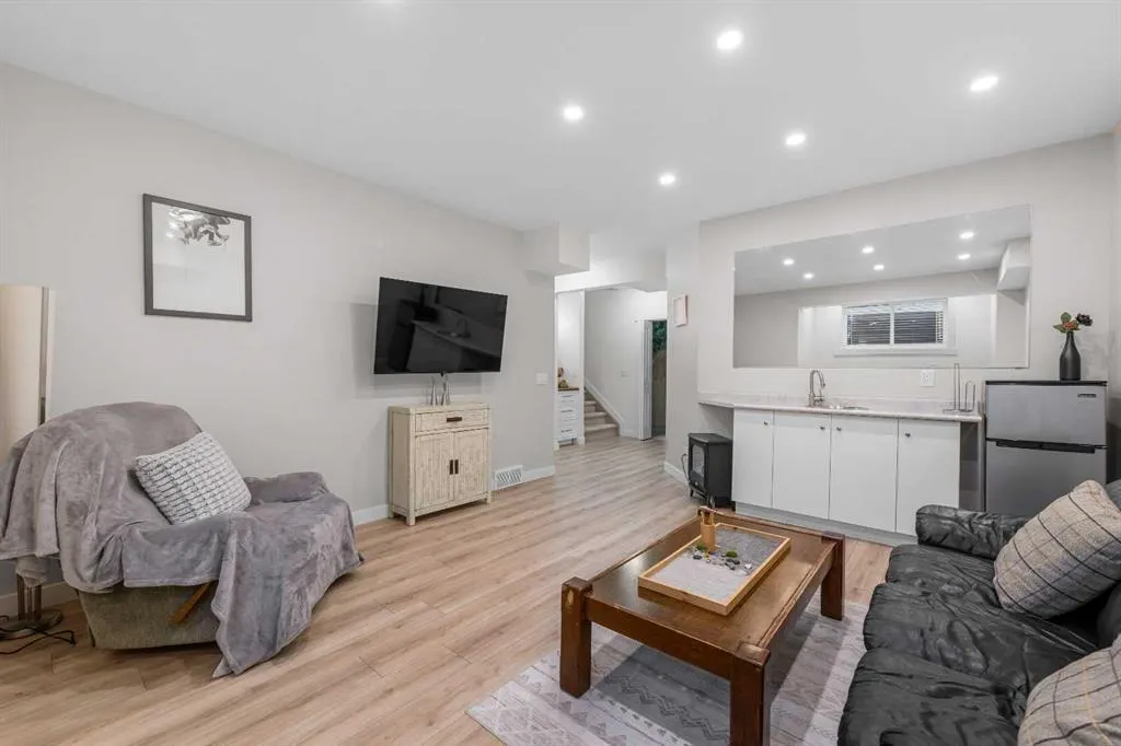 231 Evansglen Circle NW