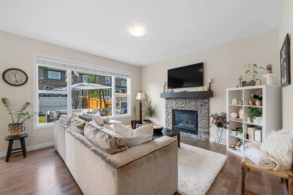 231 Evansglen Circle NW