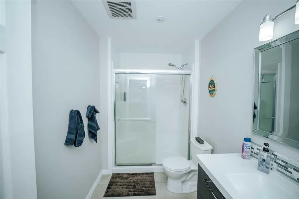 208 Silkstone Bay W
