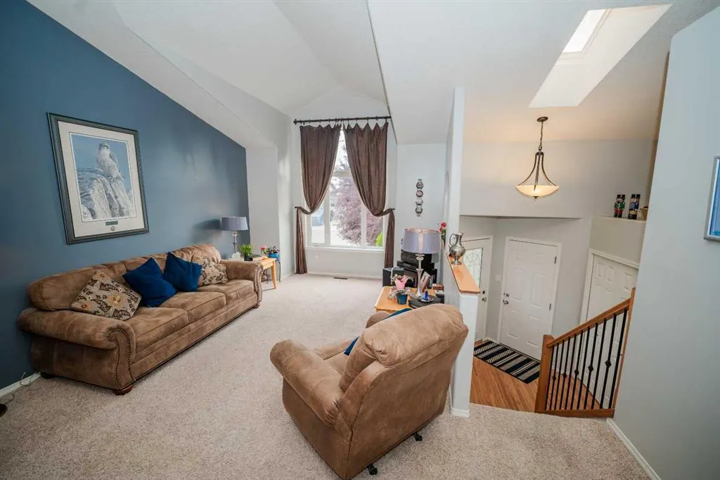 208 Silkstone Bay W