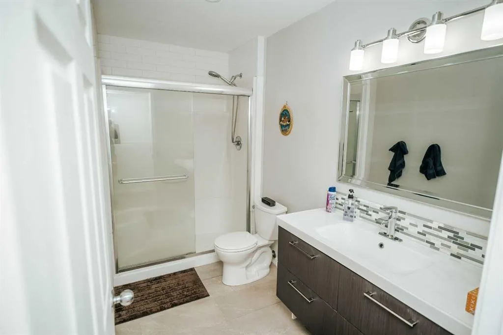 208 Silkstone Bay W