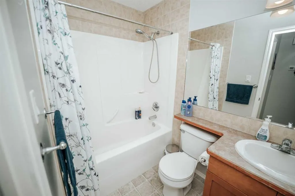 208 Silkstone Bay W