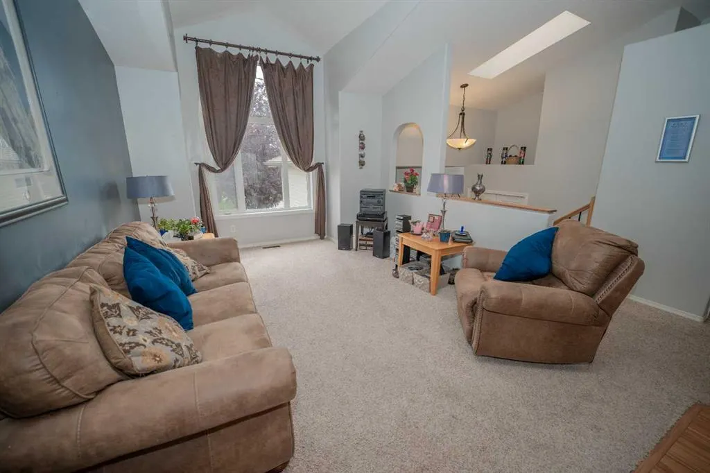 208 Silkstone Bay W