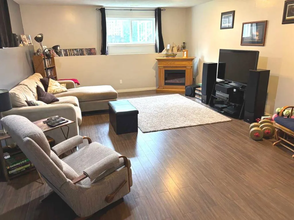 208 Silkstone Bay W