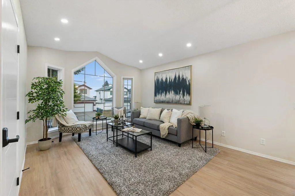 74 Anaheim Circle NE
