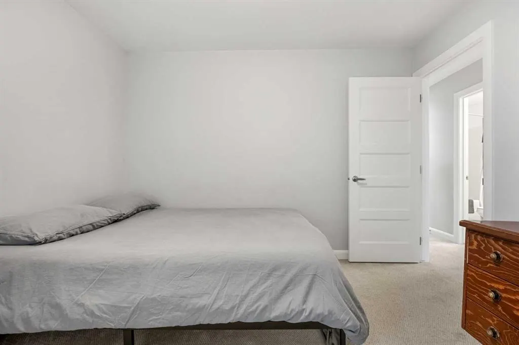 530 56 Avenue SW, #2