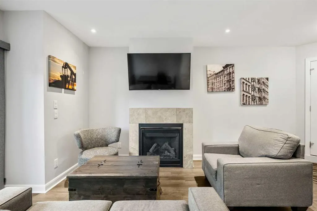 530 56 Avenue SW, #2