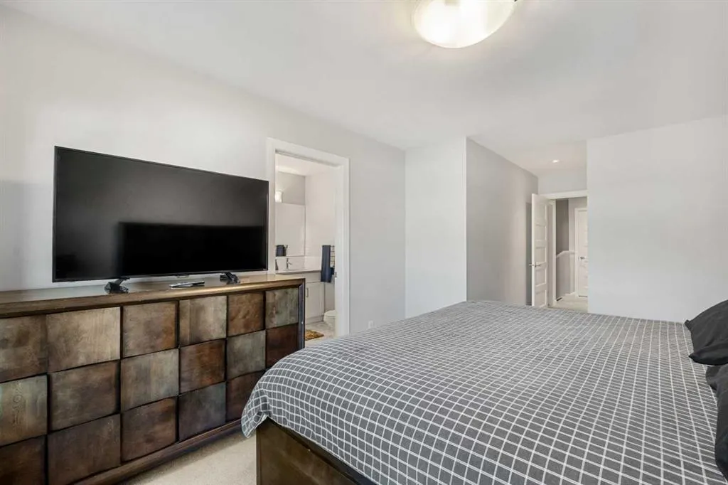 530 56 Avenue SW, #2