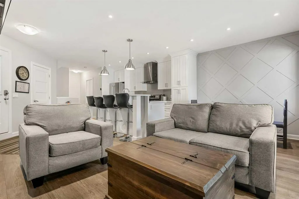 530 56 Avenue SW, #2