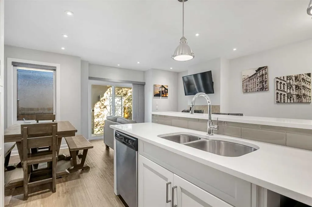 530 56 Avenue SW, #2