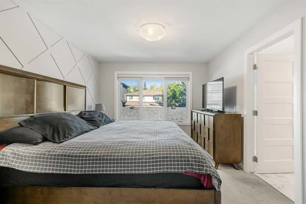 530 56 Avenue SW, #2
