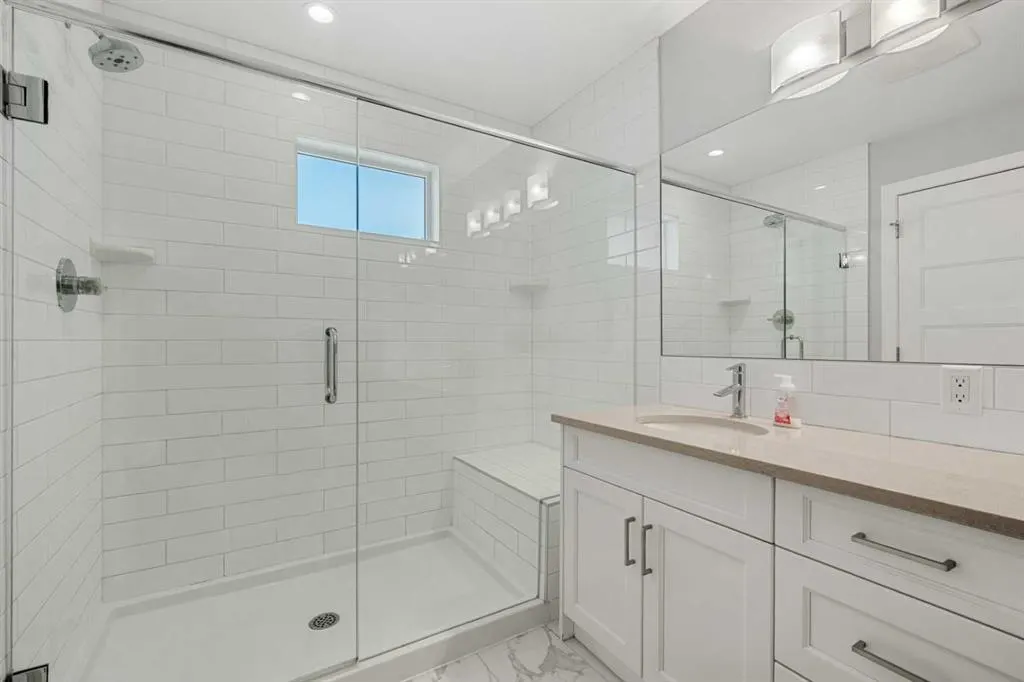 530 56 Avenue SW, #2