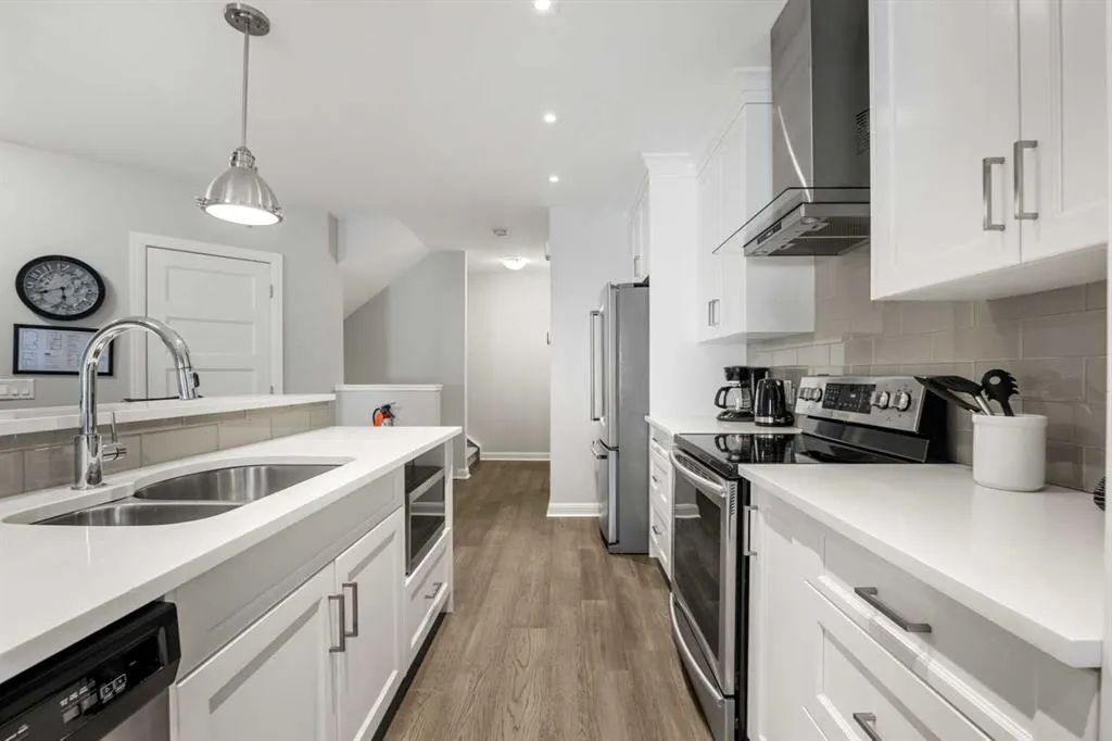 530 56 Avenue SW, #2