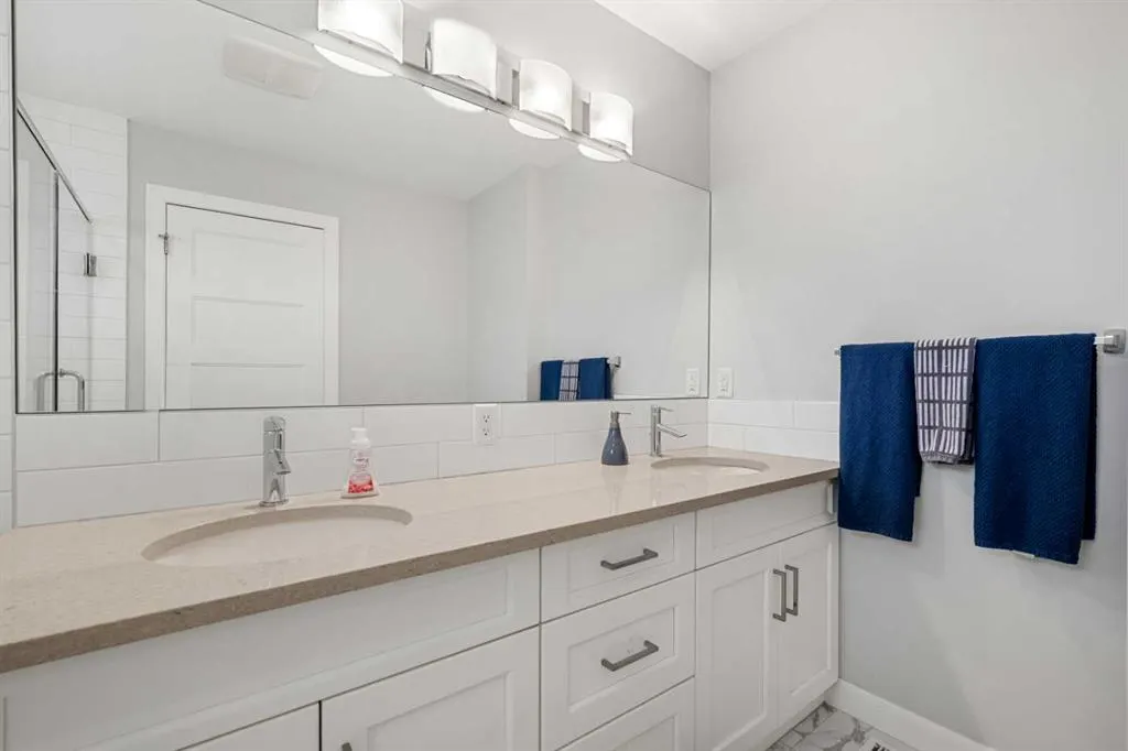 530 56 Avenue SW, #2