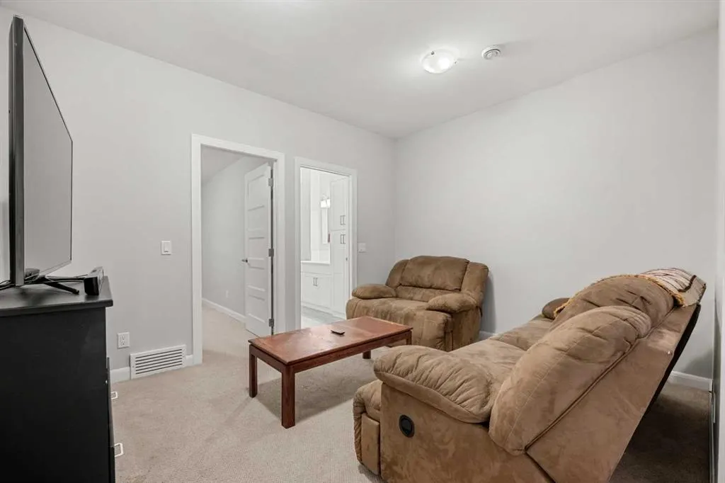 530 56 Avenue SW, #2