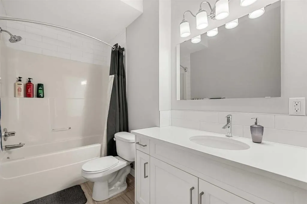 530 56 Avenue SW, #2