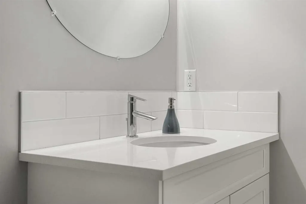 530 56 Avenue SW, #2