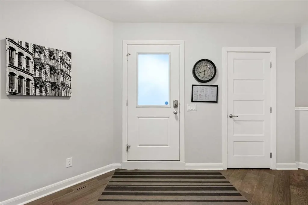530 56 Avenue SW, #2