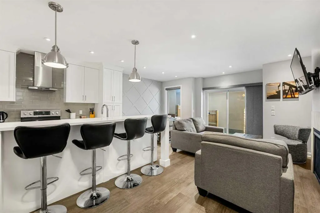 530 56 Avenue SW, #2