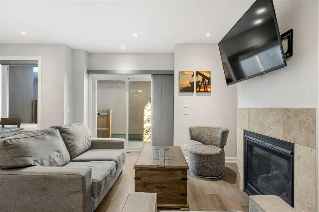 530 56 Avenue SW, #2