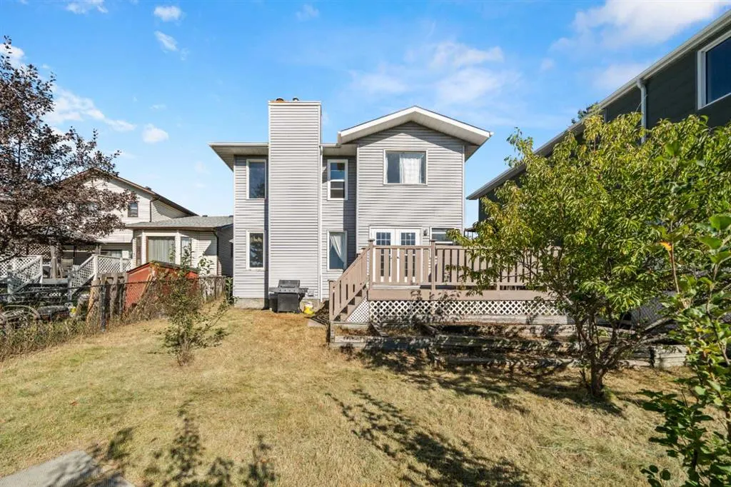 24 Riverside Crescent SE