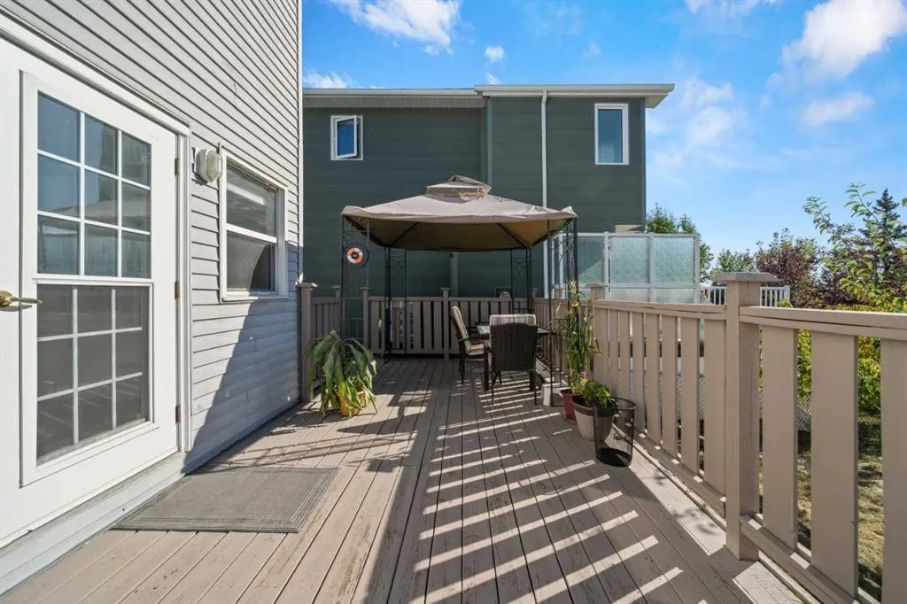 24 Riverside Crescent SE