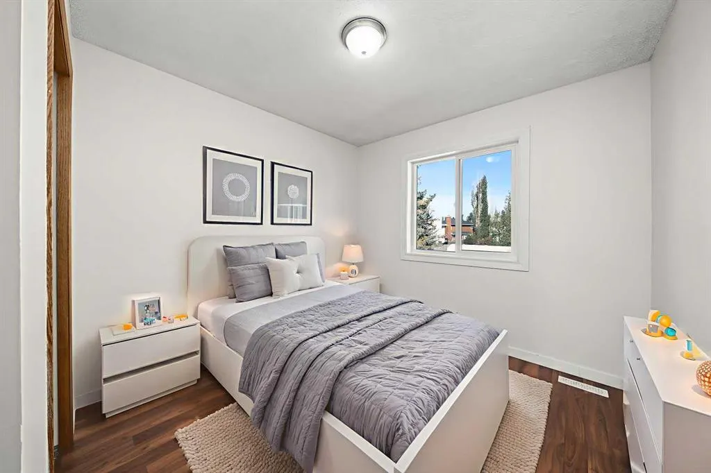 24 Riverside Crescent SE
