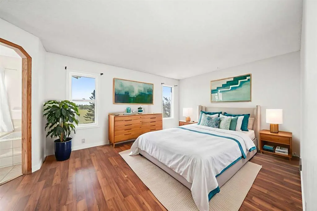 24 Riverside Crescent SE