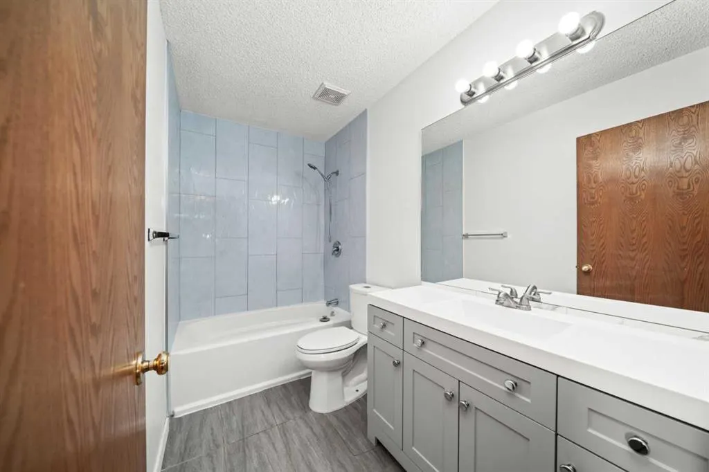 24 Riverside Crescent SE