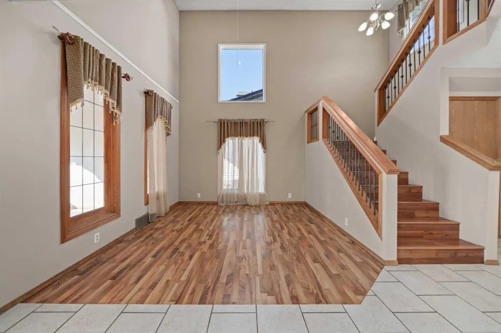 24 Riverside Crescent SE