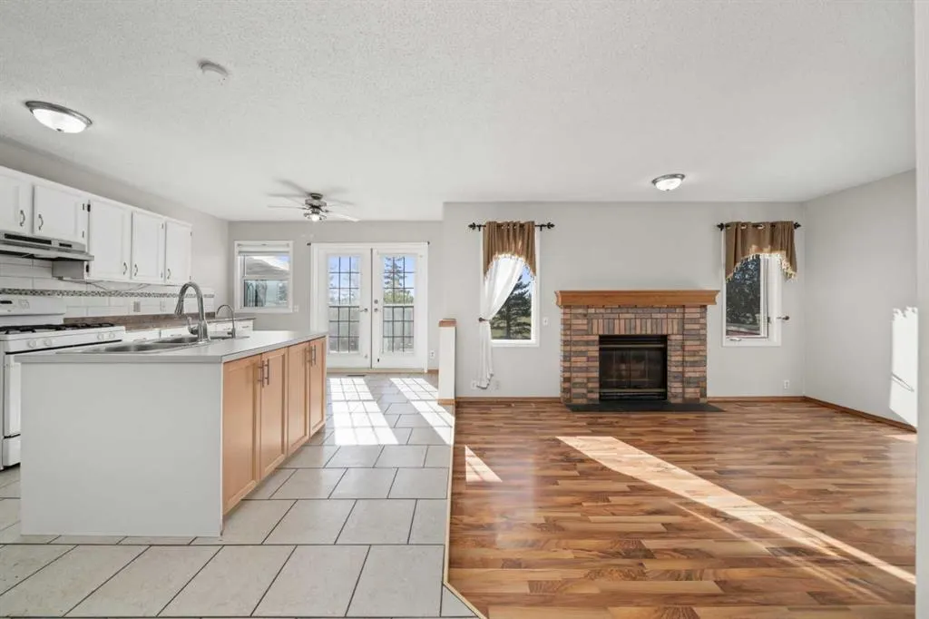 24 Riverside Crescent SE