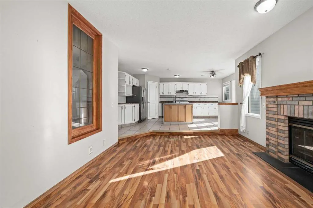 24 Riverside Crescent SE