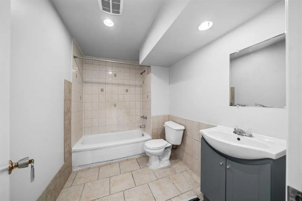24 Riverside Crescent SE