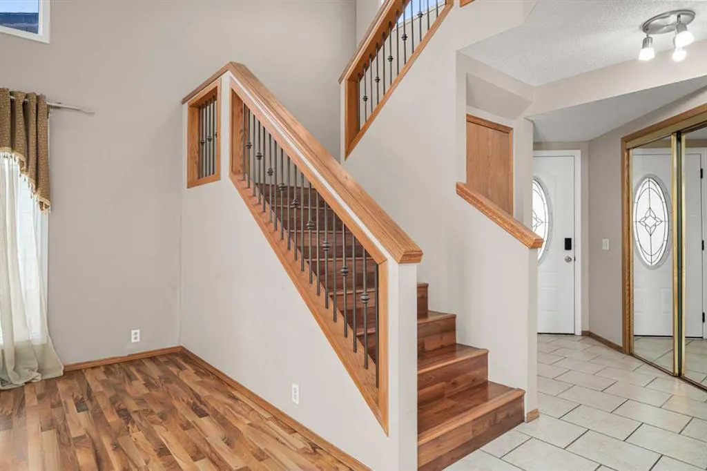 24 Riverside Crescent SE
