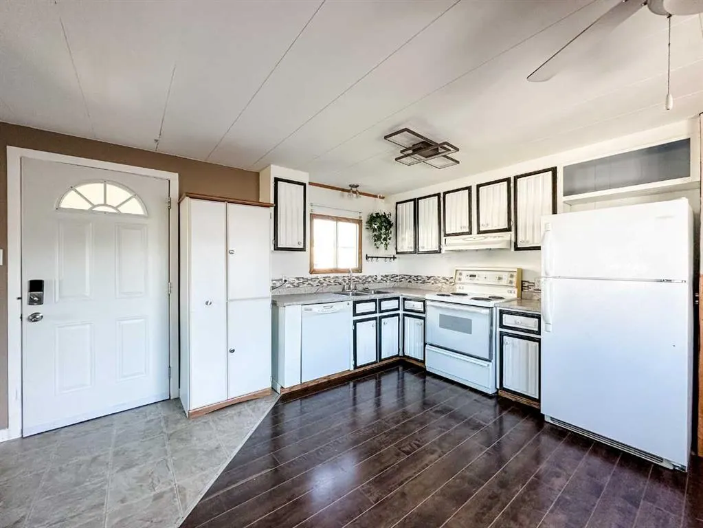 6017 52 Avenue, #38