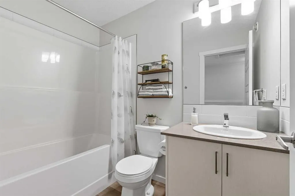 253 Cranbrook Square SE