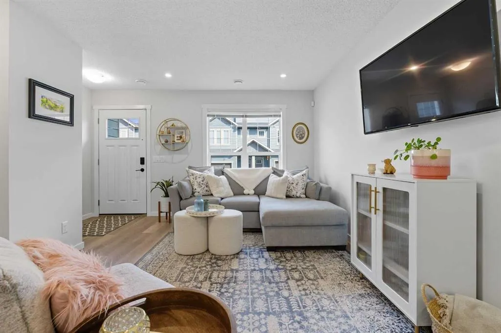 253 Cranbrook Square SE