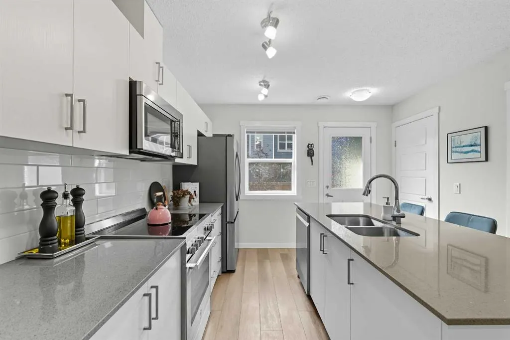 253 Cranbrook Square SE