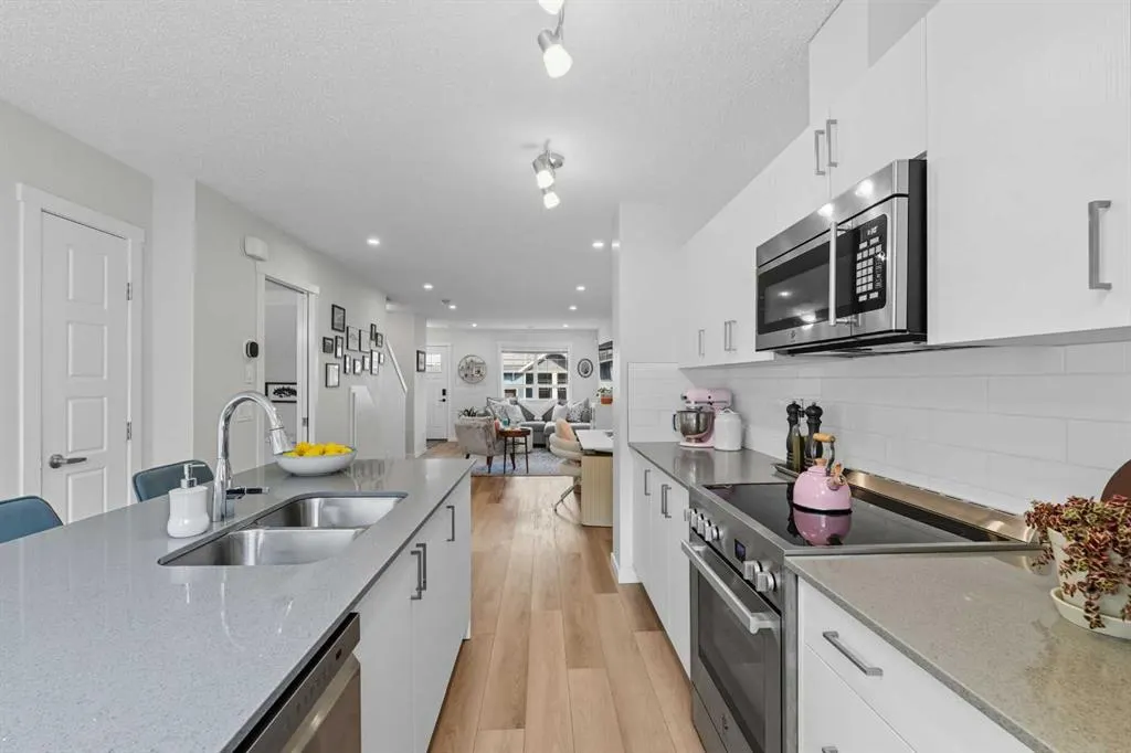 253 Cranbrook Square SE
