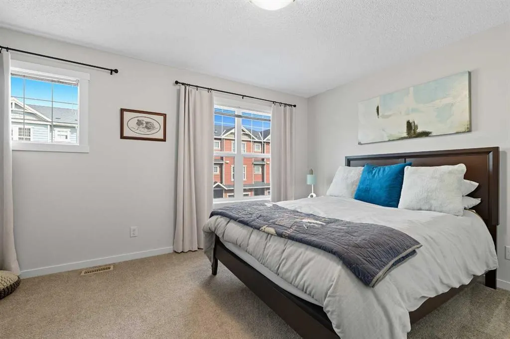 253 Cranbrook Square SE