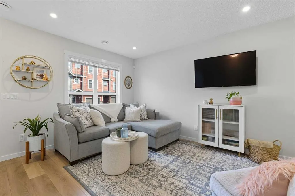 253 Cranbrook Square SE