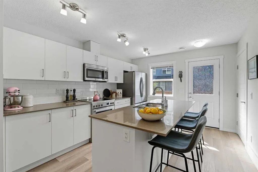 253 Cranbrook Square SE