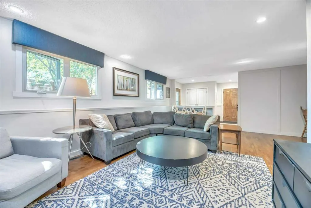 233 Thornbriar Green