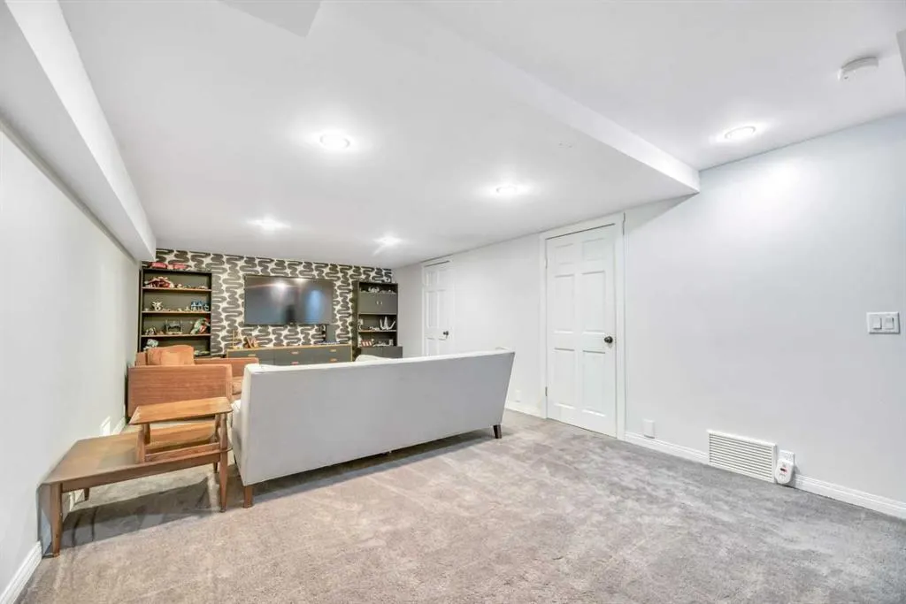 233 Thornbriar Green