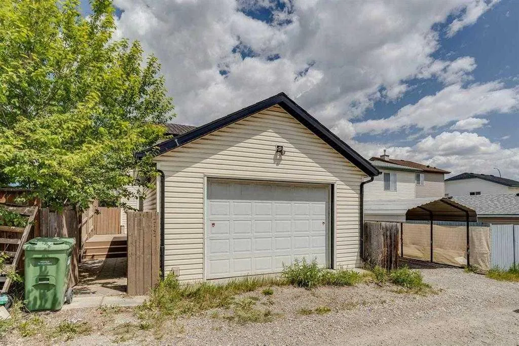 2142 Country Hills Circle NW